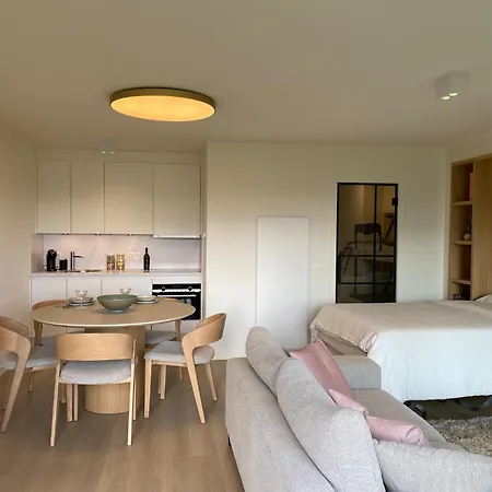 아파트 In Near Marina & Golf *