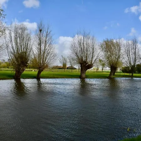 In Near Marina & Golf 아파트 *