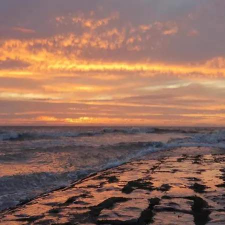 In Near Marina & Golf Apartment